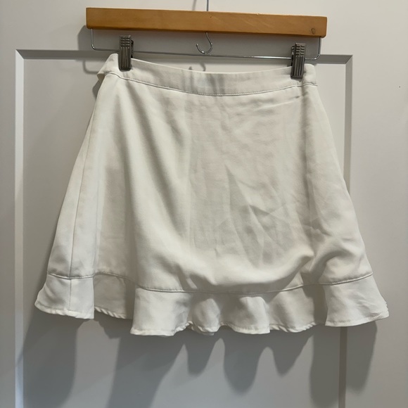 Tiger Mist | White Flowy Mini Skirt | Size XS - Picture 5 of 6